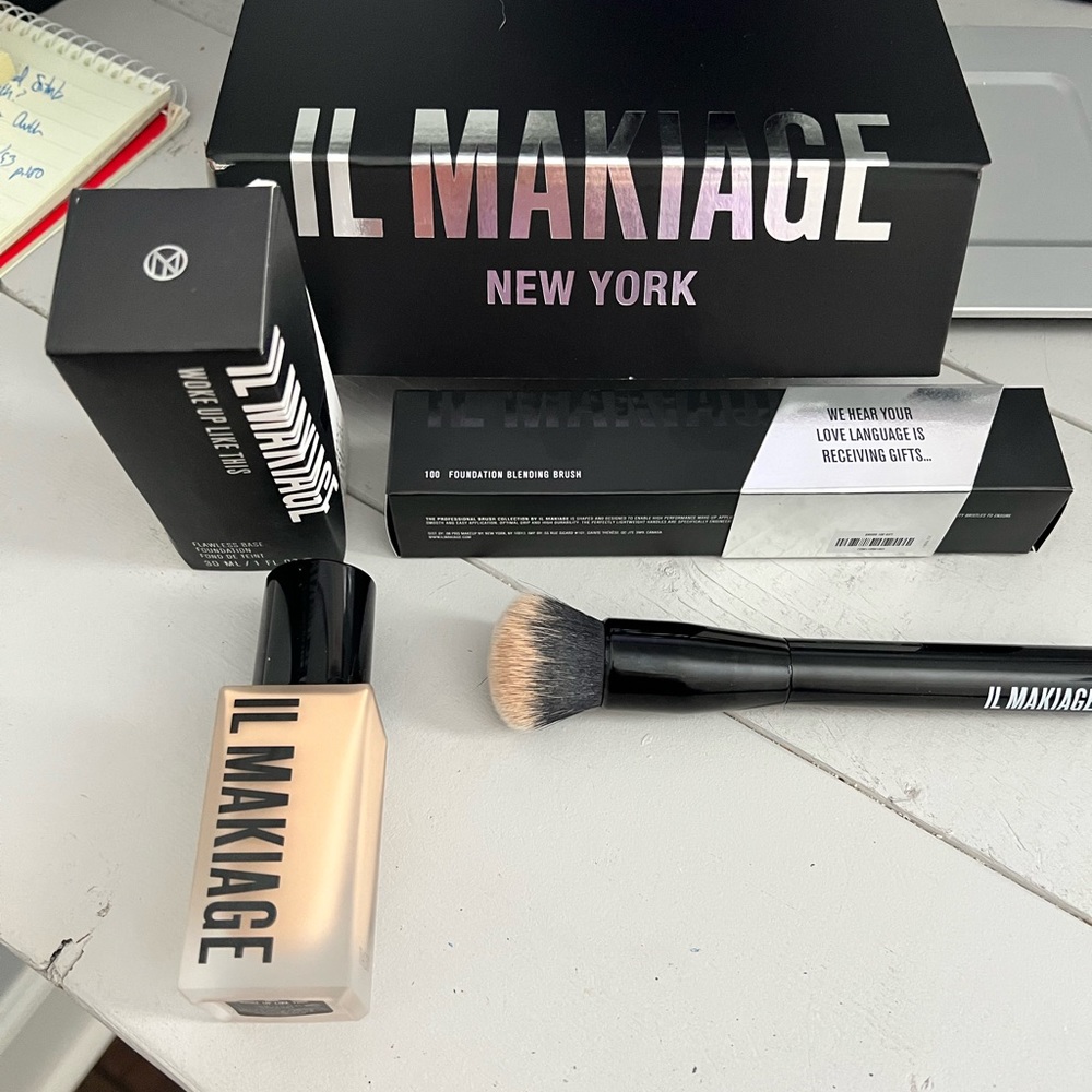 Il Makiage Woke Up Like This Foundation #60 and blending brush